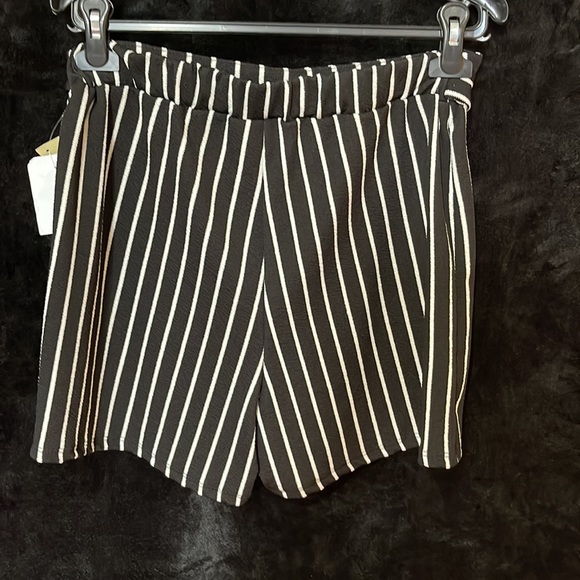 🌺Tiffany&Grey Short - Picture 2 of 3